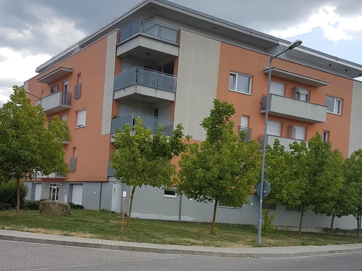 Apartman Zuzu Trencin Luaran gambar